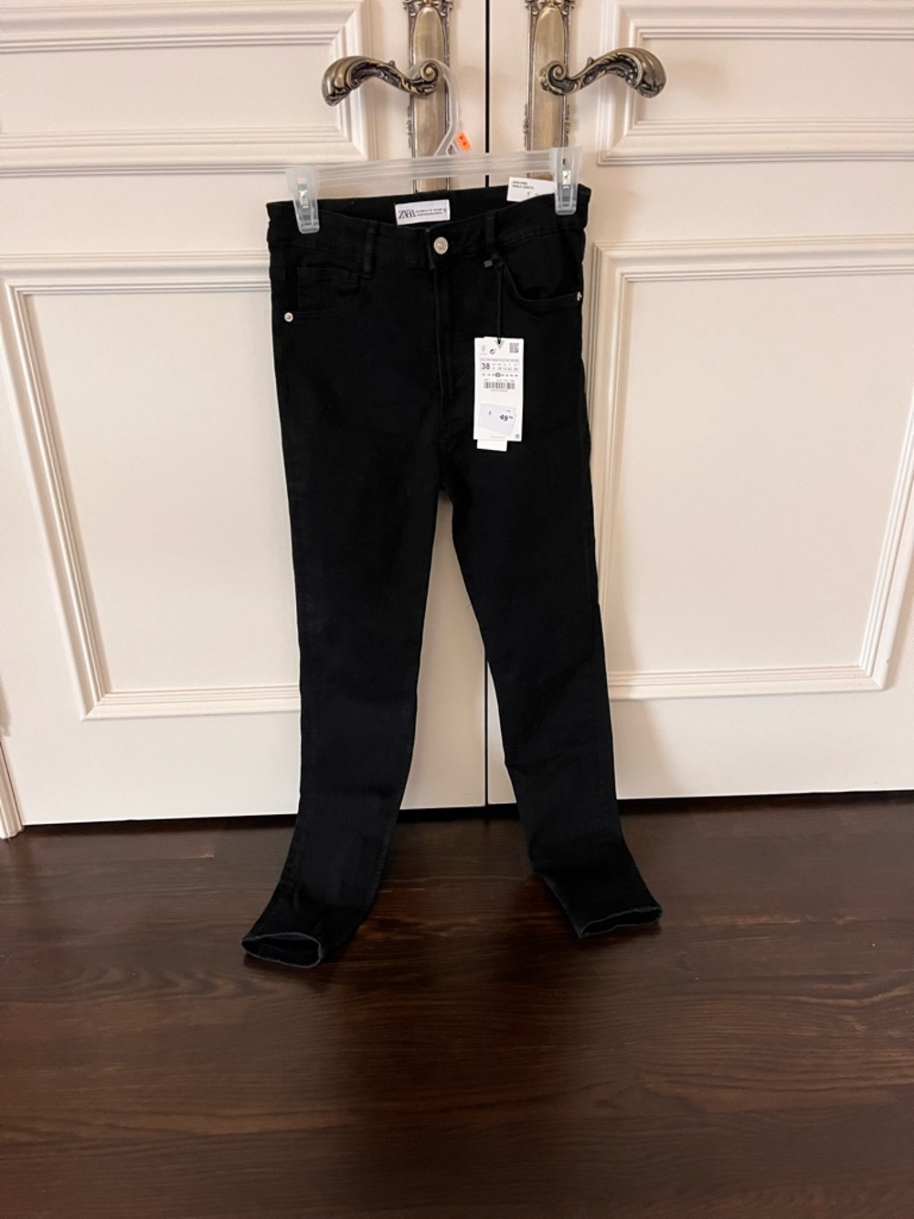 Brand new .Zara Black Skinny Jeans - Slim style